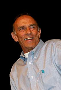 How tall is Marc Alaimo?